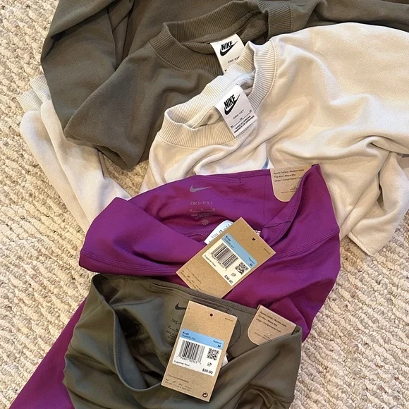 Nike Lightweight CroppedSweatshirt and Leggings Set in Cream, Olive, and PurpleM - Picture 7 of 7
